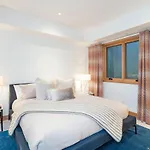 Depot Luxury Townhome: Rooftop Hot Tub & Gondola Access *