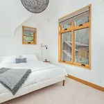 Holiday home Depot Luxury Townhome: Rooftop Hot Tub & Gondola Access