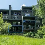 Riverside Dream! Quiet Spot W Deck, 5 Min Walk To Gondola & Main St, Condo
