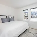 Sunny Condo, Box Canyon Views, Pool & Hot Tub Telluride