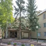 Sunny Condo, Box Canyon Views, Pool & Hot Tub Telluride