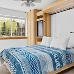 Northstar 1 - Mountain View Corner Retreat Holiday home *
