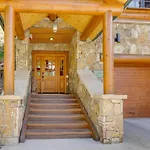 Ski-Inandski-Out Mountain Village Condo With Hot Tub!