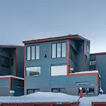 Renovated Condo Close To Lift 7 And The Grocery Store