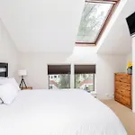 South Facing Close To Access, Groceries, Shops And Restaurants Holiday home *