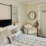 Beautiful Modern In-Town Studio With Kitchenette Walk To Gondola, Center Of Town!