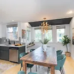 Tri-Level Condo, Close To Coonskin Lift!