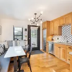 Apartment River Retreat! Mtn View Balcony, Pool, Hot Tub Viking 210