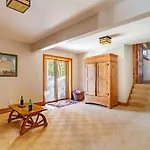 Wapiti Mountain Escape By Avantstay Commanding Views Incredible Home W Hot Tub