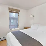 Holiday home In Out 5 Minute Walk To Everything *