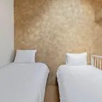 Holiday home In Out 5 Minute Walk To Everything *