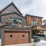 330 W Pacific B Townhouse