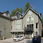 Walk To Everything, Views To The Waterfalls Sleeps 8