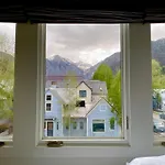Walk To Everything, Views To The Waterfalls Sleeps 8