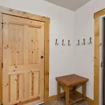 2 Bedroom Condominium - Luxury Skiin And Out - On River To