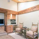 Penthouse At The Peaks 614
