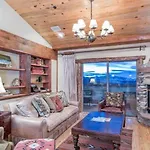 Penthouse At The Peaks 614