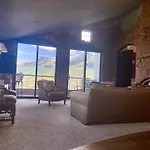Penthouse At The Peaks 622