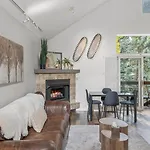 Holiday home In Out Remodeled Luxury