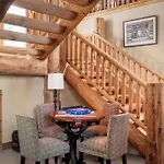 Bear - Modern Log At Easy Ski-in-out Location Villa