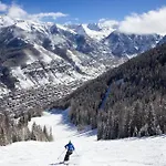 Ski In Out In Town! Ski Area Views, Fireplace, Hot Tub Condo