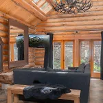 Absolutely Amazing Slopeside Mountain Lodge With Spa