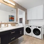 Sunny Condo, Box Canyon Views, Pool & Hot Tub