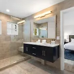 Sunny Condo, Box Canyon Views, Pool & Hot Tub Apartment *