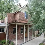 Villa South Oak Retreat - Convenient Luxury By Gondola! *