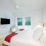 Upscale Near Lift And Town With Mountain Views Holiday home *