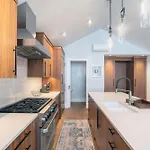Upscale Near Lift And Town With Mountain Views Telluride