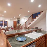 South Pacific Townhouse By Exceptional Stays