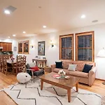 South Pacific Townhouse By Exceptional Stays