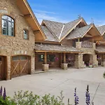 Hilltop Hideaway By Exceptional Stays