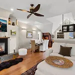 Apartment Peaceful Home-like - Spacious, Private Deck, Fireplace *