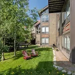Big & Bright Hidden Gem With Garage, Hot Tub, Lux Kitchen Condo