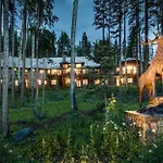 Twin Elk By Exceptional Stays