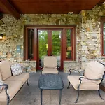Townhome On The Creek 135 By Avantstay Ski In Ski Out Home W Hot Tub