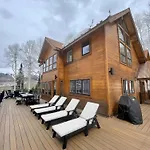 Luxury Mountain Retreat With Hot Tub And Views