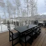 Luxury Mountain Retreat With Hot Tub And Views
