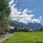 Sunny Condo, Box Canyon Views, Pool & Hot Tub Condo