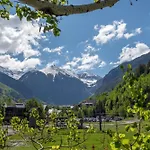 Sunny Condo, Box Canyon Views, Pool & Hot Tub Condo