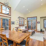 Scenic Mountain View Condo - Walk To Lift 7