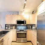 Holiday home One Block Walk To Gondola, Lockers Downstairs, River Trail Close By!