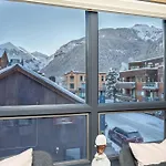 One Block Walk To Gondola, Lockers Downstairs, River Trail Close By! Holiday home *