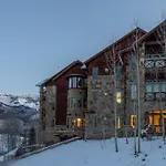 Luxury Lorian Lookout With Plenty Of Amenities