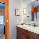 Holiday home Centrally Located In Town, 2 Bed And 2 Bath Manitou Is A Must