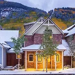 Villa South Oak Retreat - Convenient Luxury By Gondola!