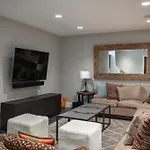 South Oak Retreat - Convenient Luxury By Gondola! Villa