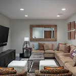 South Oak Retreat - Convenient Luxury By Gondola! *